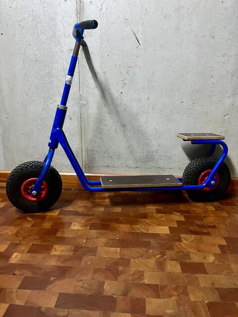 Trottinette petite bleu-rouge