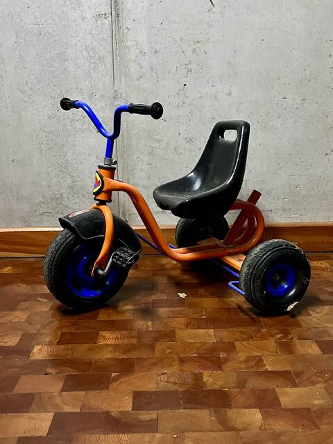 Tricycle orange-violet