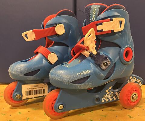 Rollers bleu ciel et rouge