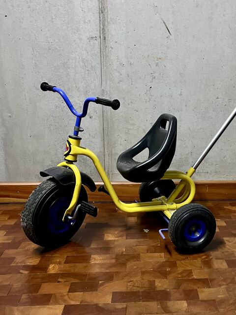 Tricycle jaune