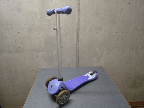 Trottinette mauve à 3 roues
