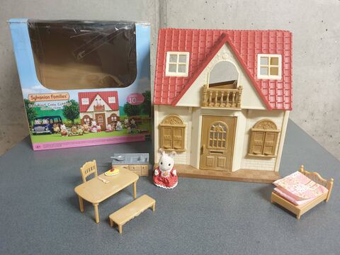 Sylvanian Families Red Roof Cosy Cottage