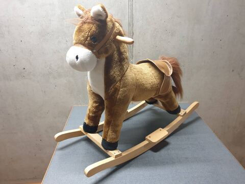 Cheval à bascule brun